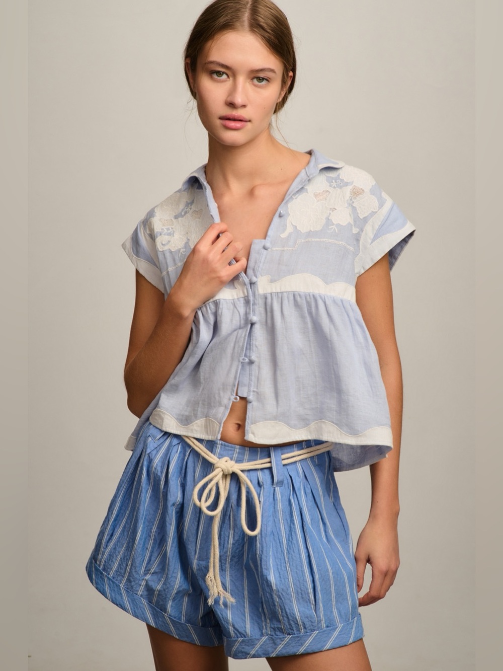 Anthropologie
Linen Appliqué Buttondown Tank in Blue Motif